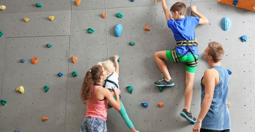 Stage d'escalade enfants et ados chez Arkose Lille pendant les vacances de Noël Stage d'escalade enfants et ados chez Arkose Lille pendant les vacances d'hiver