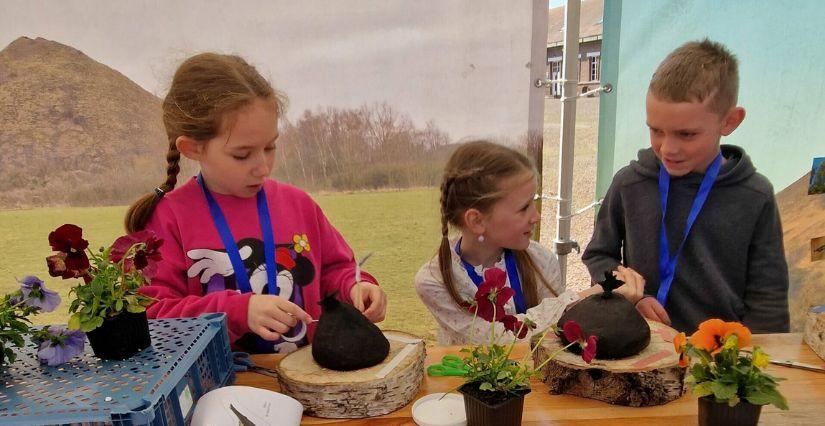 Ateliers des vacances de printemps au centre historique minier de Lewarde: Terrils fleuris Ateliers des vacances de printemps au centre historique minier de Lewarde: Terrils fleuris