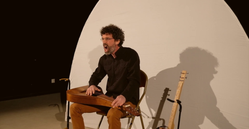 © Un triton au plafond Spectacle "Z'Animos" à la Barraca Zem à Lille