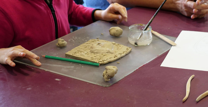 Atelier d'arts plastiques "Lumière d'argile" au Musée de Flandre à Cassel
